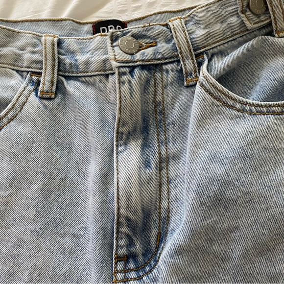 Urban Outfitters BDG longline light wash ombré denim jean shorts size 27 - Picture 9 of 9